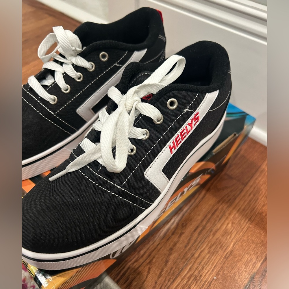 Heelys Black Wheeled Shoes [GR8 Pro Black/White/Red]